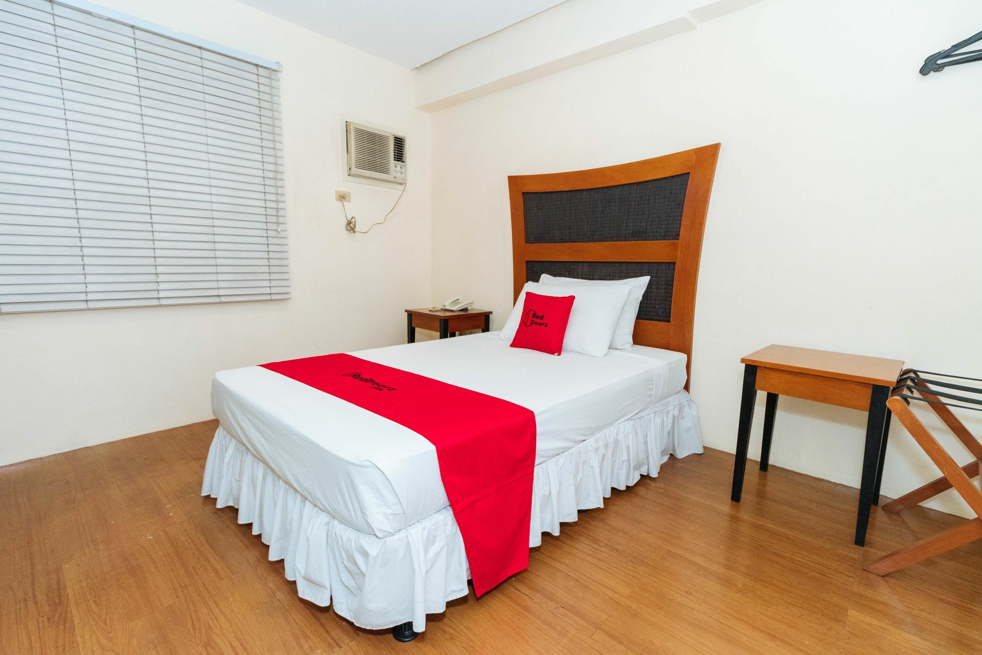 Reddoorz @ Amorsolo Makati San Pedro Makati Eksteriør billede