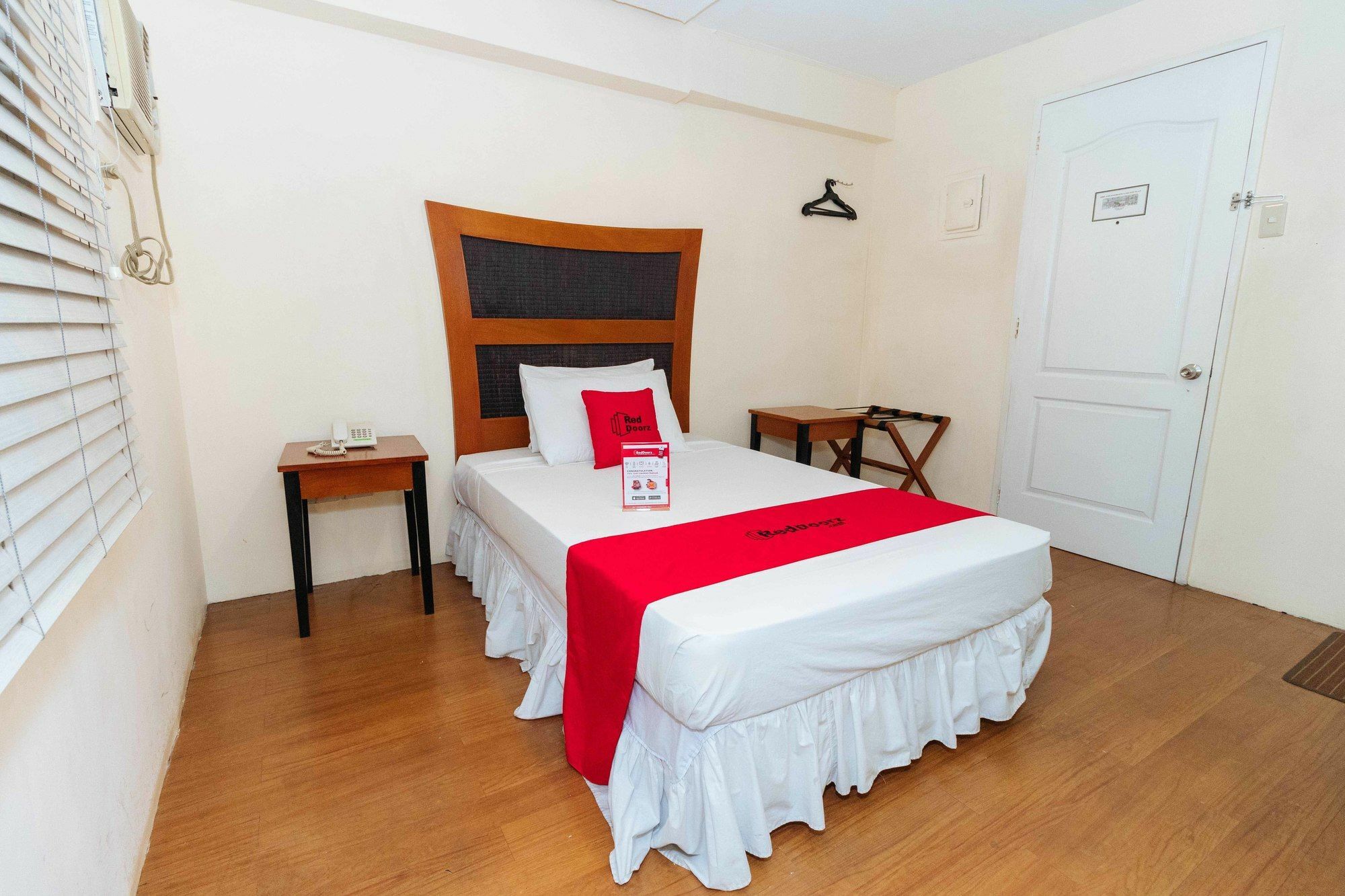 Reddoorz @ Amorsolo Makati San Pedro Makati Eksteriør billede