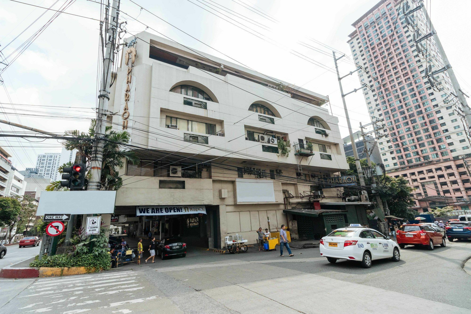Reddoorz @ Amorsolo Makati San Pedro Makati Eksteriør billede